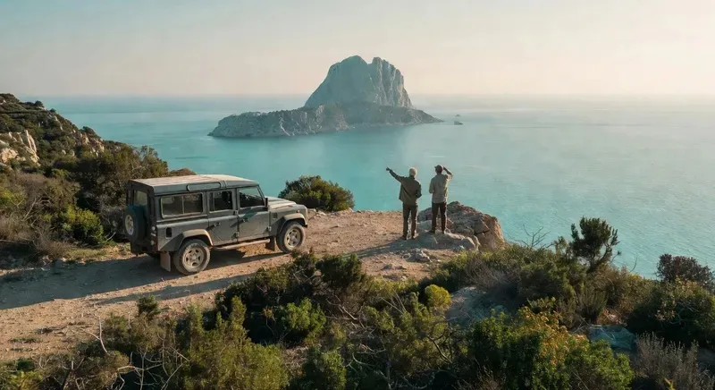 A Land Rover 4x4 at the Pala di Monti lookout with panoramic views over the Gallura coast and island of Tavolara on a sardinia hiking tour near San Teodoro